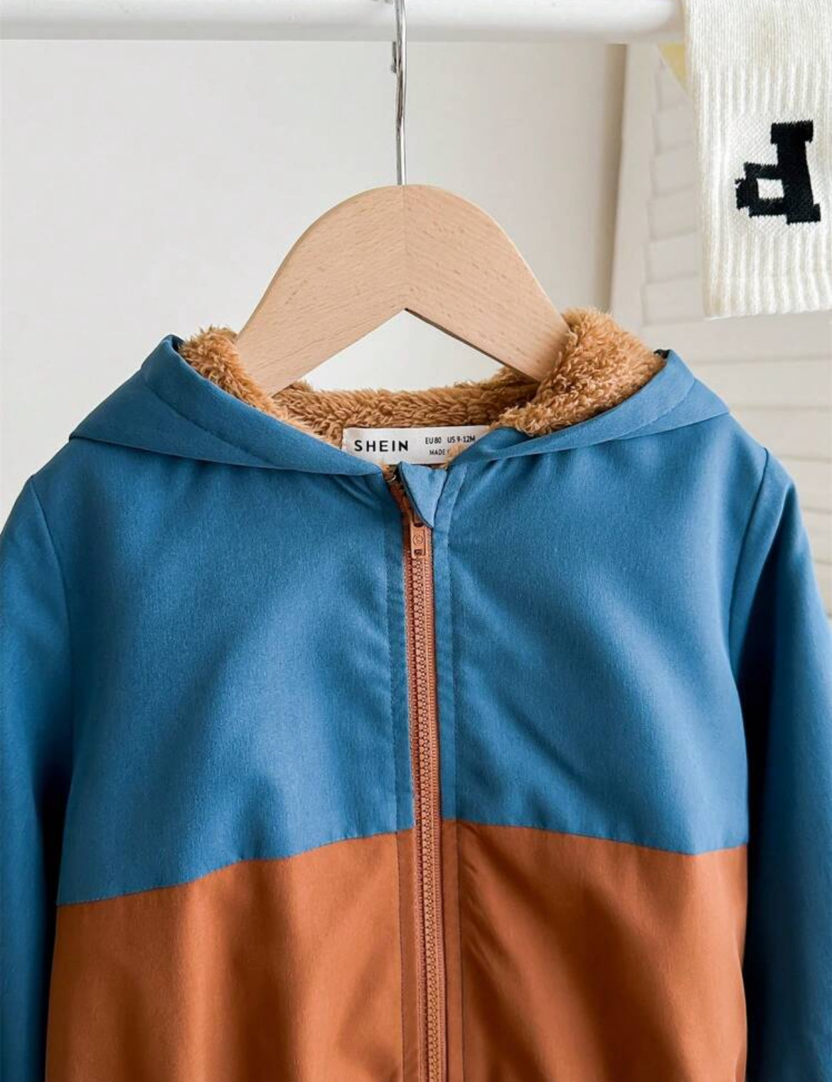 SHEIN Chaqueta con capucha con cremallera y bloque de color para niño bebé, ropa exterior informal a juego para todos los días, ropa de otoño/invierno